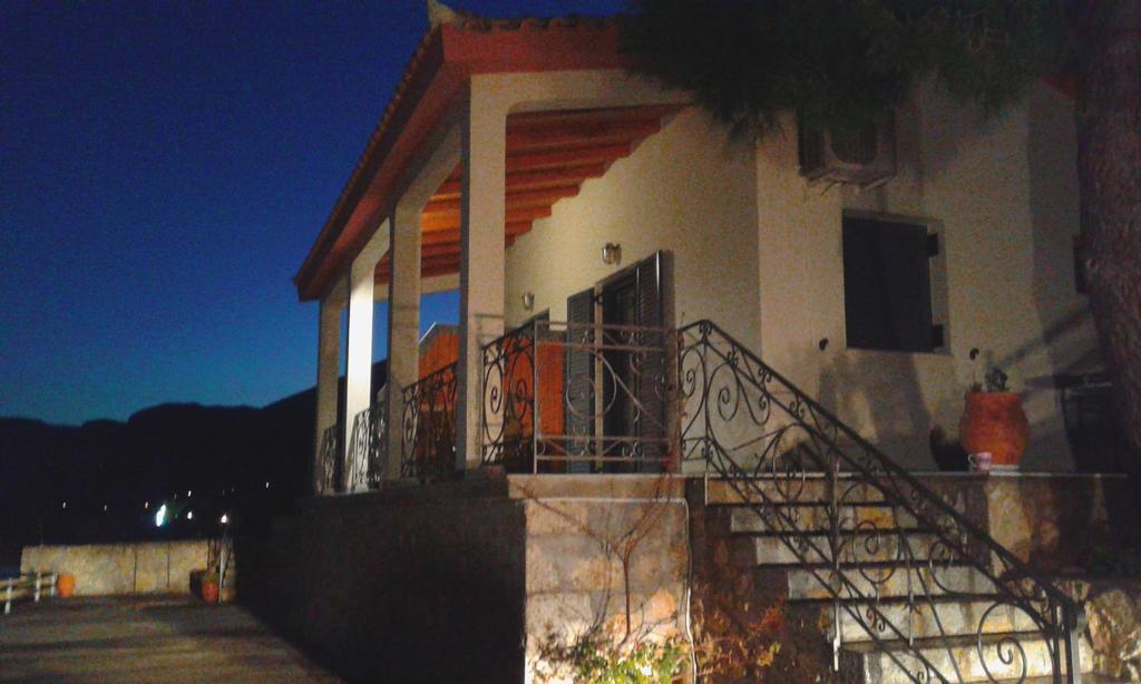 Niriides Apartment Galaxidi Luaran gambar