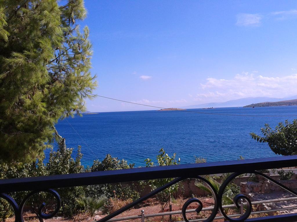 Niriides Apartment Galaxidi Luaran gambar