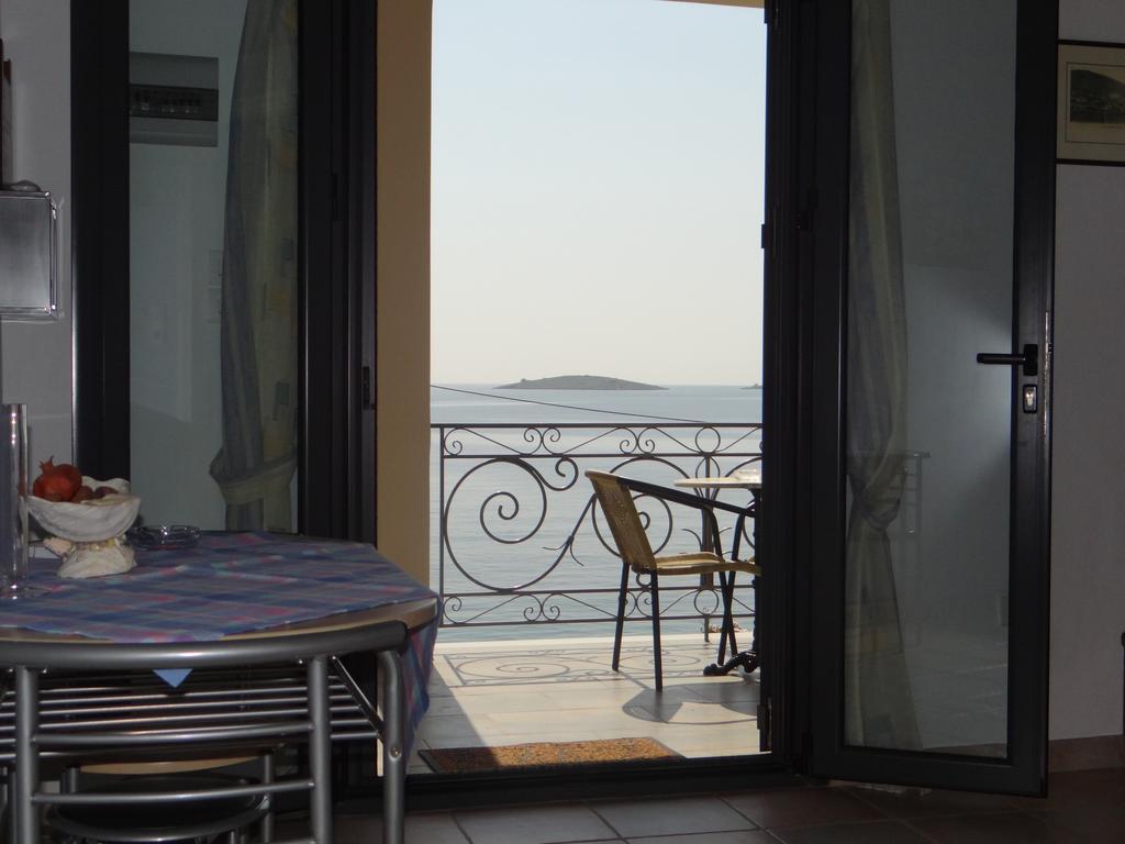 Niriides Apartment Galaxidi Luaran gambar