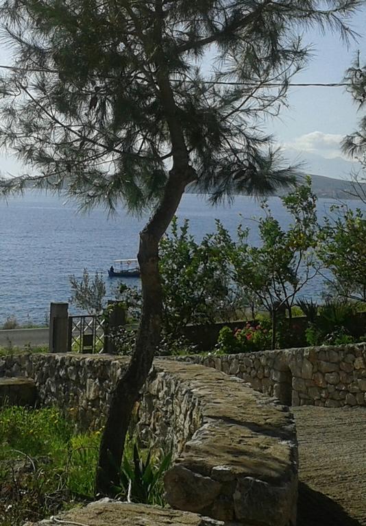 Niriides Apartment Galaxidi Luaran gambar