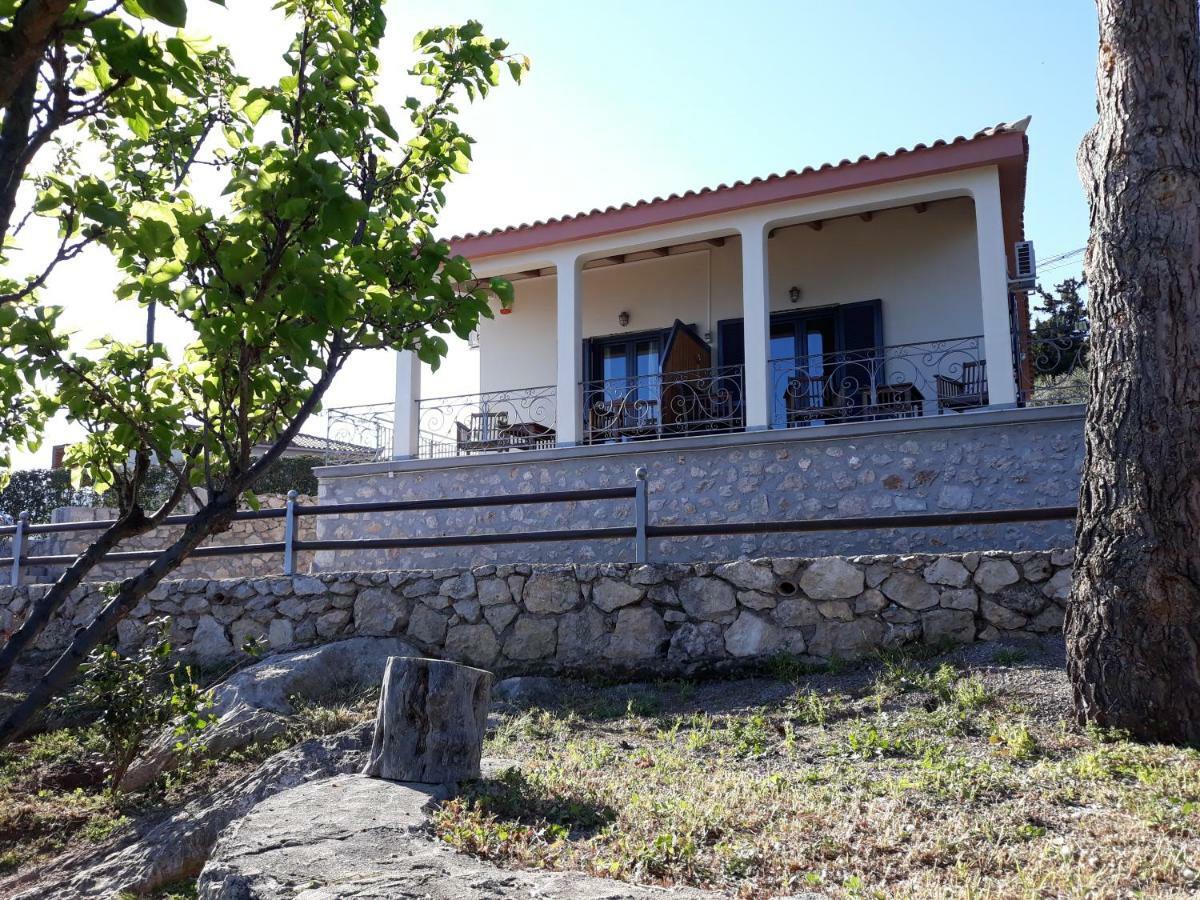 Niriides Apartment Galaxidi Luaran gambar