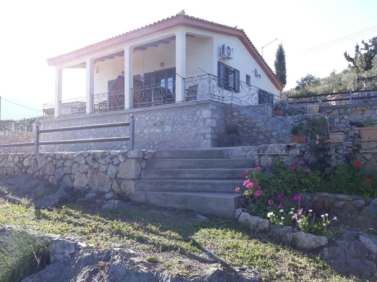 Niriides Apartment Galaxidi Luaran gambar